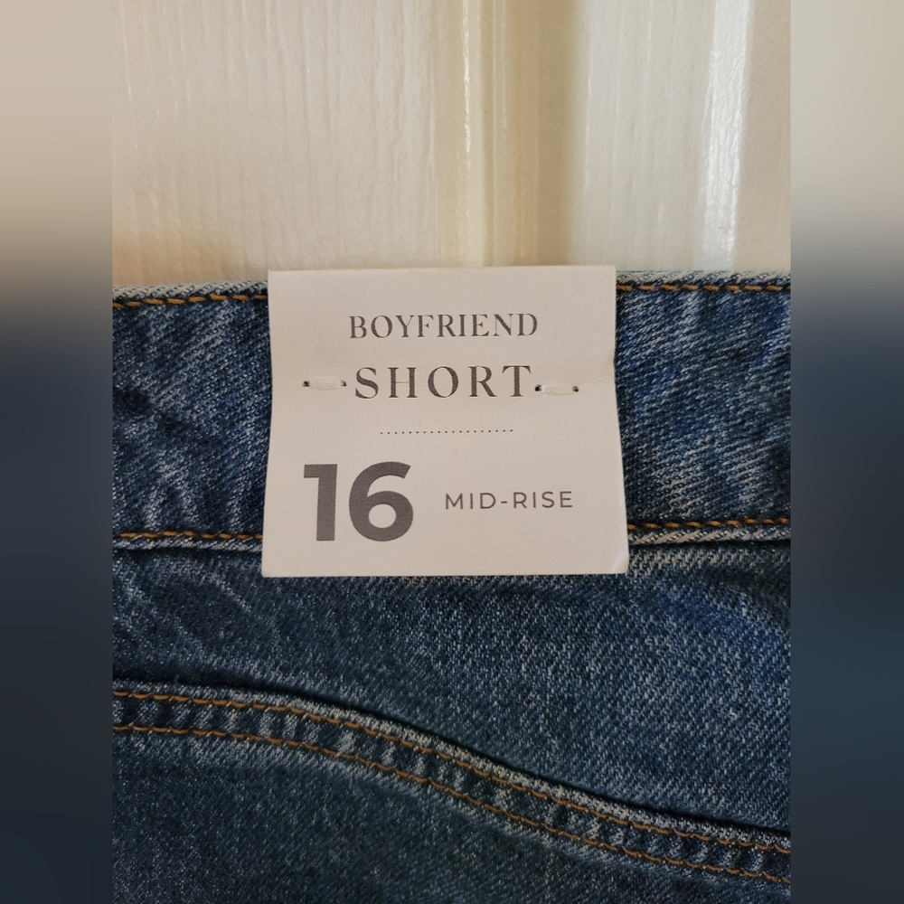 NWT Lane Bryant Size 16 Mid Rise Boyfriend Jean Shorts Medium Wash Cuffed Denim - Picture 3 of 13
